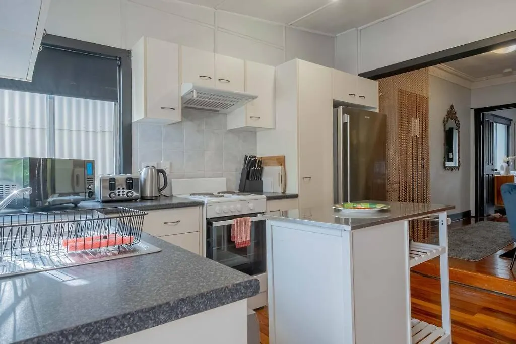 Art Deco Retreat, Shops & Cafes, Public Street Parking Apartment Brisbane 0*,  Australia