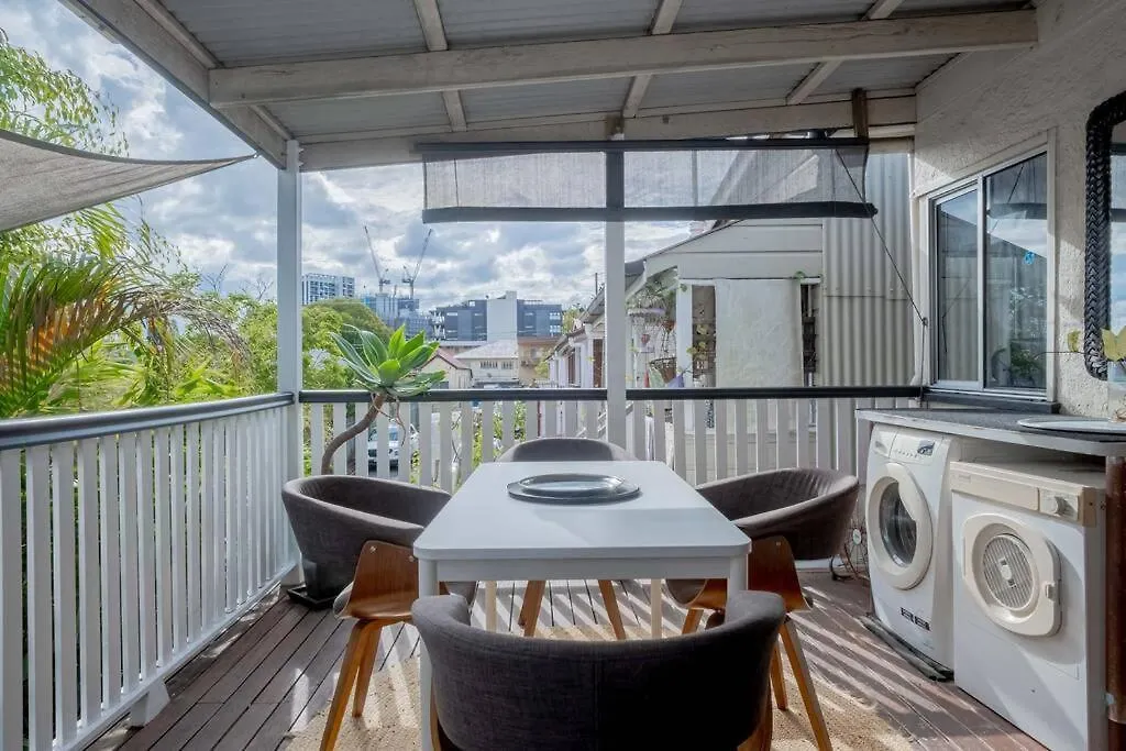 Art Deco Retreat, Shops & Cafes, Public Street Parking Apartment Brisbane 0*,  Australia