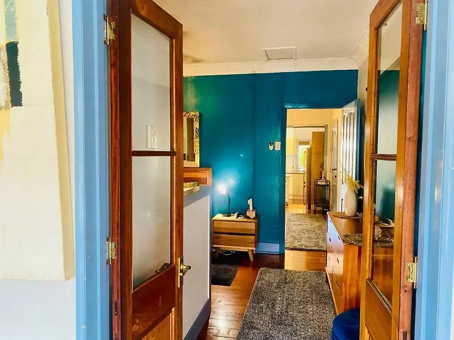 Art Deco Retreat, Shops & Cafes, Public Street Parking Apartment Brisbane